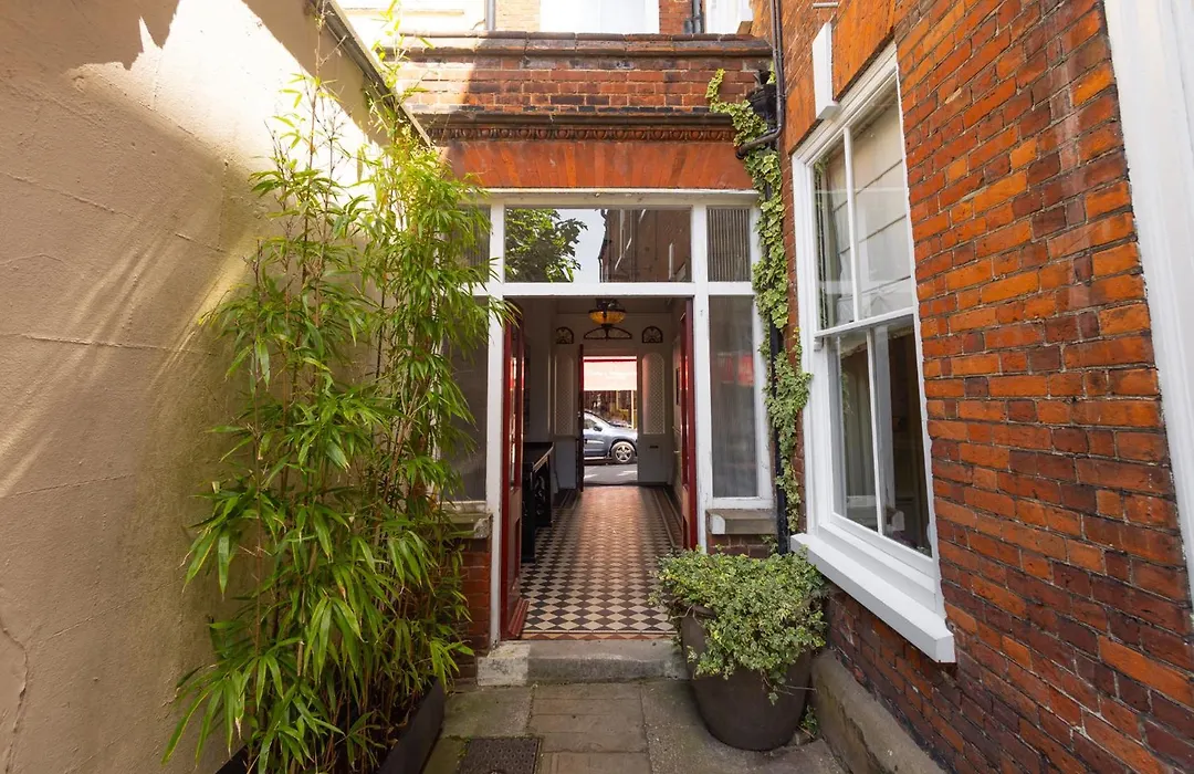 38 St Giles-1