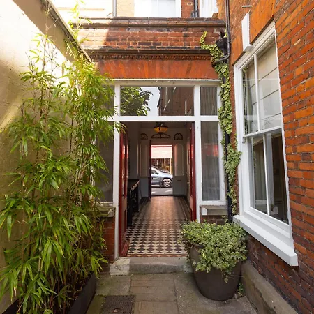 38 St Giles-3